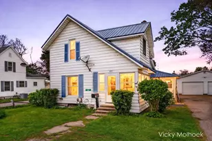 521 W Court St, Hastings, MI 49058 - Photo 1