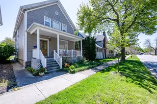 911 Lake Blvd, Saint Joseph, MI 49085 - Photo 1