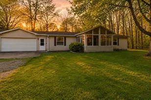 2900 Pointer Dr, Saginaw, MI 48609 - Photo 1