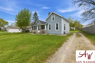 1044 S Bridge St, Belding, MI 48809 - Photo 1