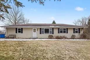 133 Walker Dr, Battle Creek, MI 49017 - Photo 1