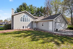 429 Pine Lake Ct, Holland, MI 49424 - Photo 1