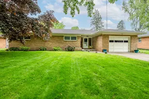 334 Hoover Ave, Benton Harbor, MI 49022 - Photo 1