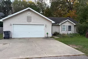 532 W Main St, Hartford, MI 49057 - Photo 1