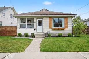818 Norbert St NW, Grand Rapids, MI 49504 - Photo 1