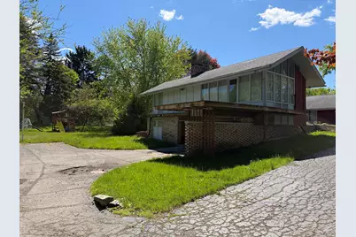 1322 Woodkrest Drive, Flint, MI 48532 - Photo 2