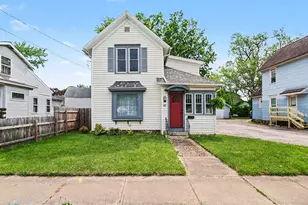 42 McKinley Ave N, Battle Creek, MI 49017 - Photo 1