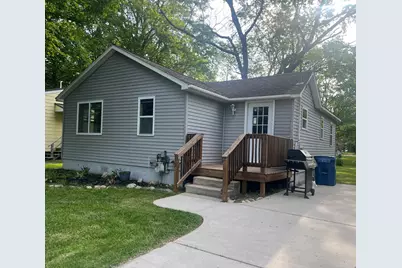 212 N Linden Avenue, Fremont, MI 49412 - Photo 1