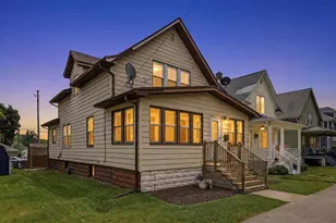 609 Wayne St, Saint Joseph, MI 49085 - Photo 1