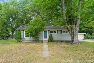 15703 Vineyard Dr, Spring Lake, MI 49456 - Photo 1