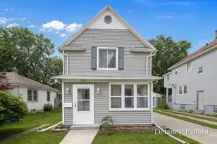 717 Garfield Ave NW, Grand Rapids, MI 49504 - Photo 1