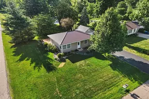 301 Pepperidge Ln, Battle Creek, MI 49015 - Photo 1
