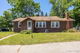 1023 Cogswell St NW, Grand Rapids, MI 49544 - Photo 1