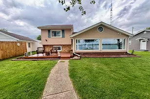 163 Lakeside Dr, Quincy, MI 49082 - Photo 1