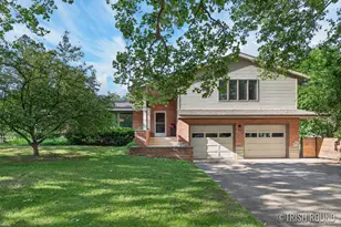 518 Russwood St NE, Grand Rapids, MI 49505 - Photo 1