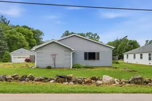 212 Woodland Ave, Jackson, MI 49203 - Photo 1