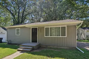 1052 Woodward Ave, Benton Harbor, MI 49022 - Photo 1