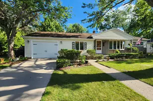 704 Center Dr, Tecumseh, MI 49286 - Photo 1