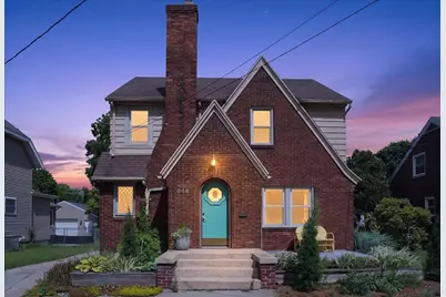 814 N Fairview Avenue, Lansing, MI 48912 - Photo 1