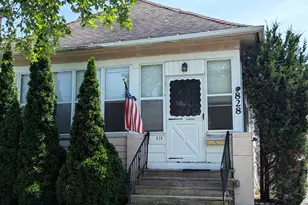 828 Lewis Ave, Saint Joseph, MI 49085 - Photo 1