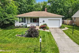 721 Parkway Dr NE, Grand Rapids, MI 49525 - Photo 1