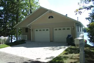 418 W Bassetta St, Newaygo, MI 49337 - Photo 1