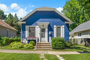 913 Wolcott Ave, Saint Joseph, MI 49085 - Photo 1
