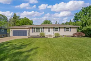 2214 Lynn Dr, Saint Joseph, MI 49085 - Photo 1