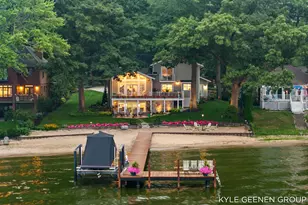 620 Lawn Ave, Holland, MI 49424 - Photo 1