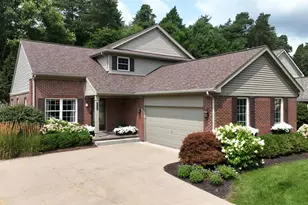 2654 Signature Cir, Pinckney, MI 48169 - Photo 1