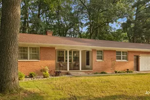 835 E Fennwood Cir, Muskegon, MI 49445 - Photo 1