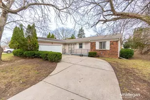 1237 Dale Ct NE, Grand Rapids, MI 49505 - Photo 1