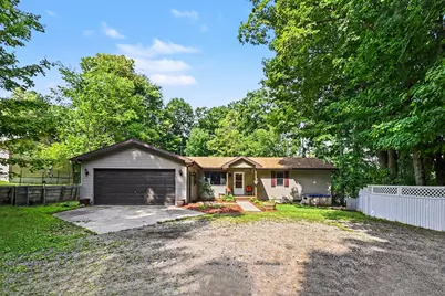 547 S Canal Street, Eaton Rapids, MI 48827 - Photo 1