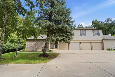 240 Pine Tree Ridge Drive #4, Waterford, MI 48327 - Photo 1