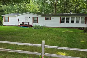 2625 Sanford Dr, Hillsdale, MI 49242 - Photo 1