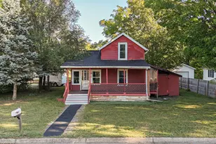 401 Sheldon St, Dowagiac, MI 49047 - Photo 1