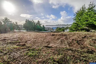 1005 SE Bay Bl, Newport, OR 97365 - Photo 22