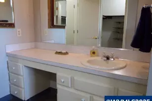 950 Evergreen Rd, Woodburn, OR 97071 - Photo 12