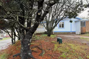 252 NW 20th St, Newport, OR 97365 - Photo 16