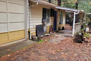 356 White Oak Dr, Cave Junction, OR 97523 - Photo 2