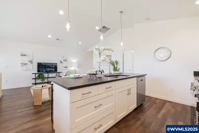 351 SE Shetterly Dr, Dallas, OR 97338 - Photo 14