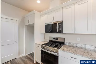 373 SE Kitzmiller Dr, Dallas, OR 97338 - Photo 4