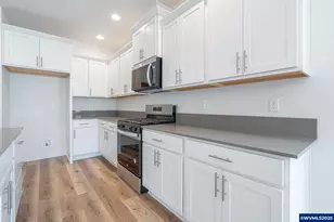 701 Tigerlily St, Silverton, OR 97381 - Photo 14