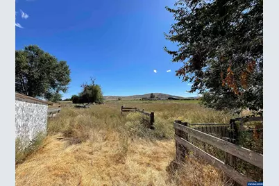 2202 Joe Wright Rd, Klamath Falls, OR 97603 - Photo 2