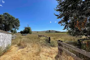 2202 Joe Wright Rd, Klamath Falls, OR 97603 - Photo 2