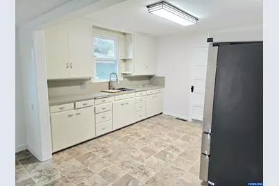 365 Bryan St, Woodburn, OR 97071 - Photo 16