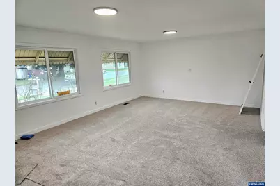 365 Bryan St, Woodburn, OR 97071 - Photo 12