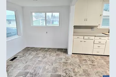 365 Bryan St, Woodburn, OR 97071 - Photo 22