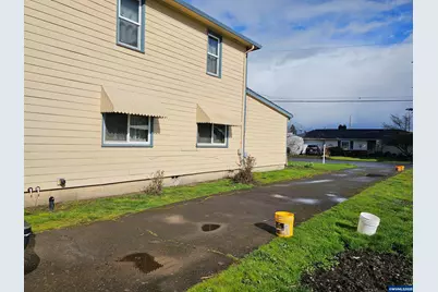 365 Bryan St, Woodburn, OR 97071 - Photo 8