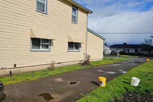 365 Bryan St, Woodburn, OR 97071 - Photo 8